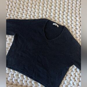 Alumina Concept Black V Neck Cropped Sweater